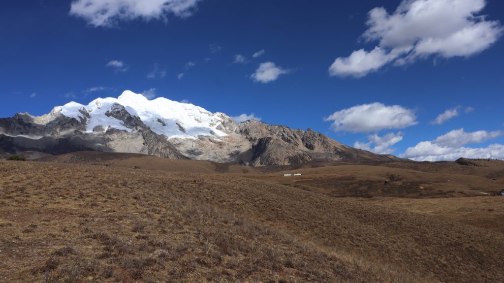 四川省・の写真　神山を仰ぎ格聶（グニエ）南綫を行く7-4