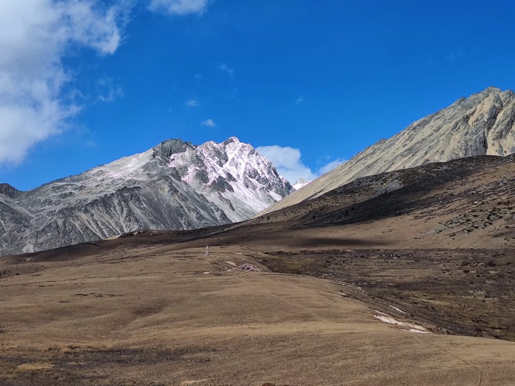 四川省・の写真　神山を仰ぎ格聶（グニエ）南綫を行く7-5