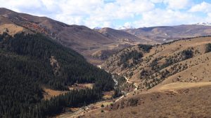 四川省・の写真　神山を仰ぎ格聶（グニエ）南綫を行く7-9