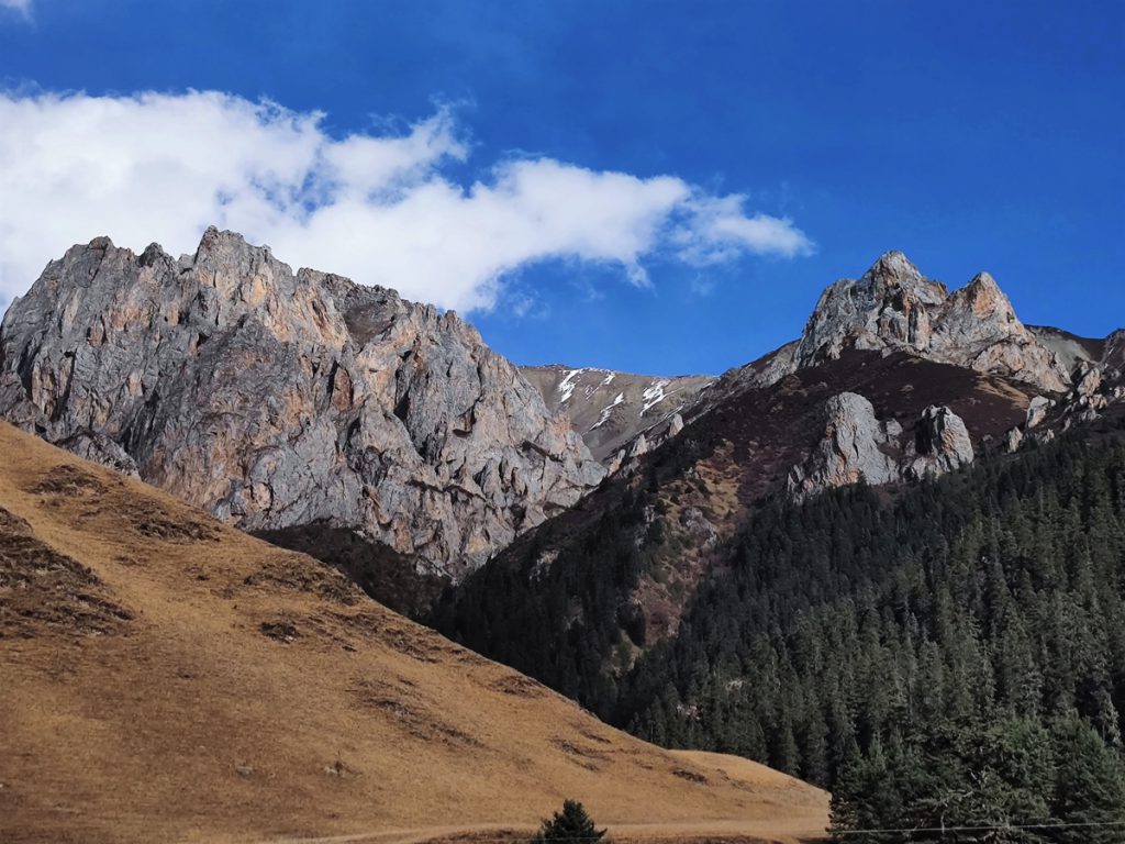 四川省・の写真　海抜5千ｍの扎瓦拉峠を越え巴搪、理塘へ2-4