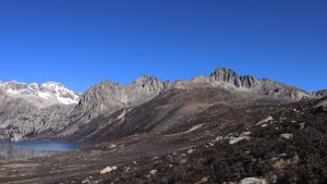 四川省・の写真 海抜5千mの扎瓦拉峠を越え巴搪、理塘へ5-6