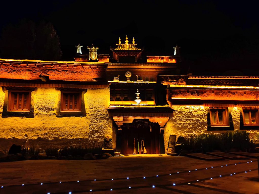 四川省・の写真　海抜5千ｍの扎瓦拉峠を越え巴搪、理塘へ7-1