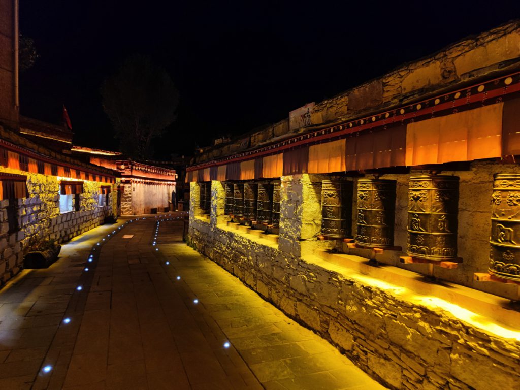 四川省・の写真　海抜5千ｍの扎瓦拉峠を越え巴搪、理塘へ7-4