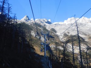 雲南省・玉龍雪山、玉龍雪山と藍月谷、麗江古城の写真　古城と神の雪山2-6
