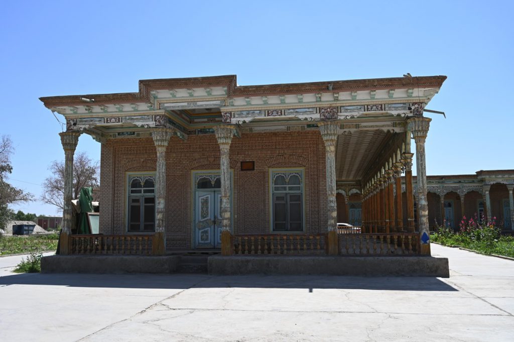 新疆ウィグル自治区・塔里木（タリム）盆地の写真　胡楊林を染めるタリムの夕陽-5