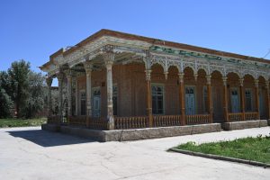 新疆ウィグル自治区・塔里木（タリム）盆地の写真　胡楊林を染めるタリムの夕陽-7