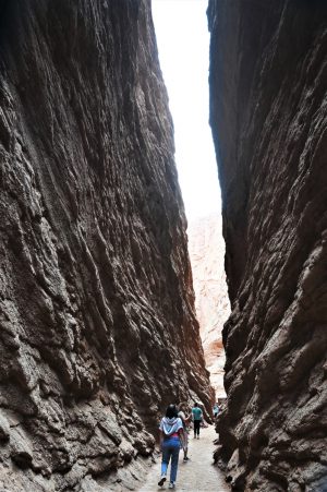 新疆ウィグル自治区・庫車峡谷、天山托木尓峡谷の写真　炎熱の谷から緑の天山へ-6