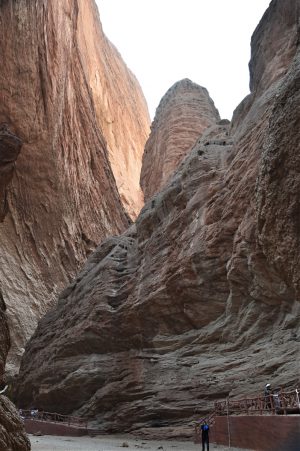 新疆ウィグル自治区・庫車峡谷、天山托木尓峡谷の写真　炎熱の谷から緑の天山へ-8