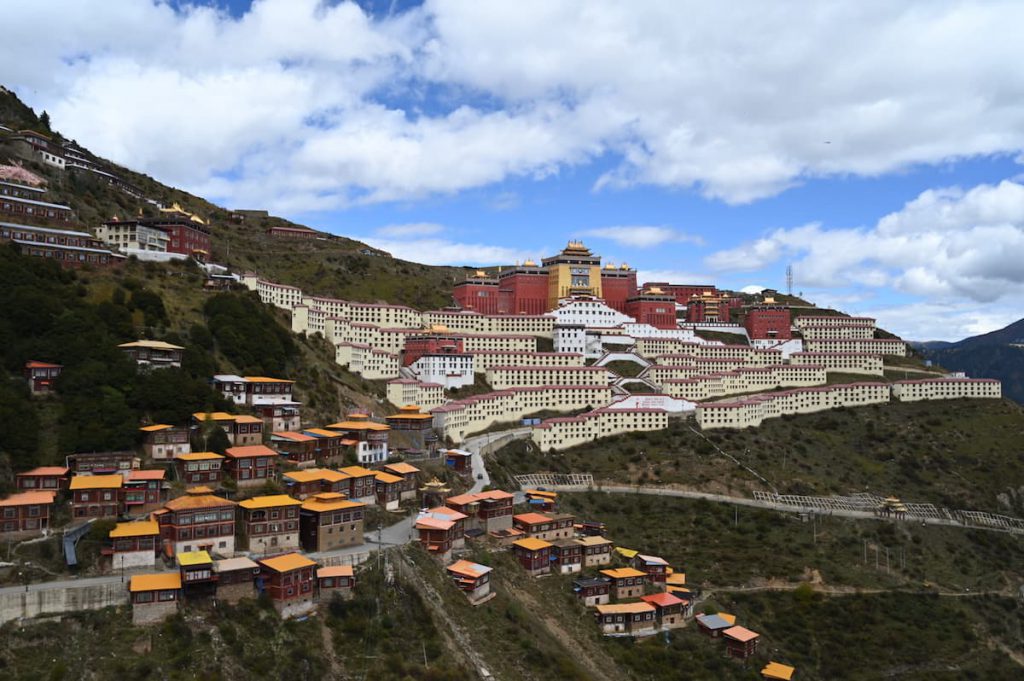 四川省・十明佛学院と白玉寺の写真　海抜５千mの仏教学院-1