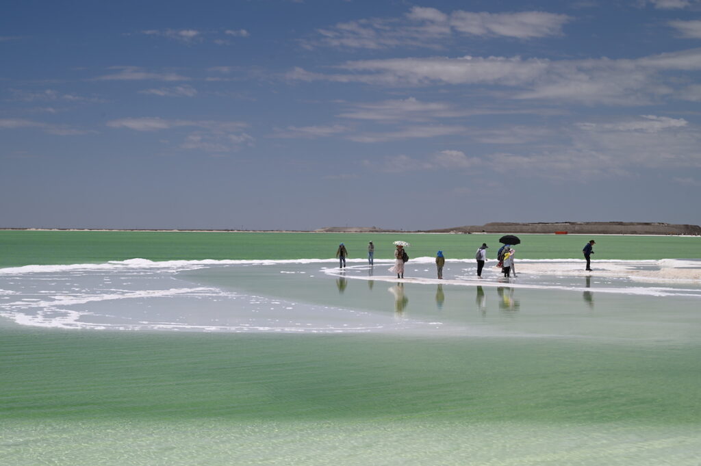 青海省・の写真 太陽と水と塩の神秘4-1