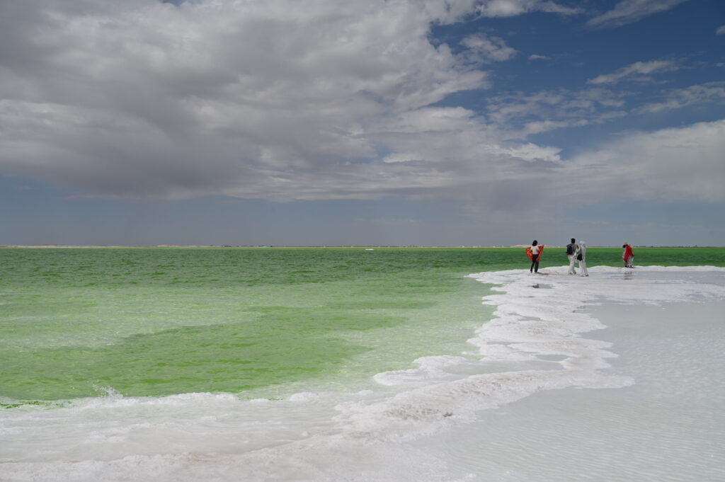 青海省・の写真 太陽と水と塩の神秘4-2