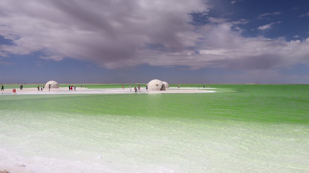 青海省・の写真 太陽と水と塩の神秘4-5