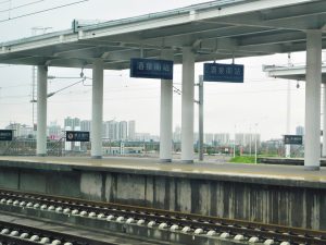 新疆ウィグル自治区・蘭州から烏魯木斉へ／烏魯木斉 ジュンガル盆地／砂漠の道 カナスへの玄関、布爾津／阿勒泰の深緑の谷の写真　烏魯木斉（ウルムチ）からカナスへ-10