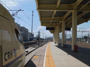 新疆ウィグル自治区・蘭州から烏魯木斉へ／烏魯木斉 ジュンガル盆地／砂漠の道 カナスへの玄関、布爾津／阿勒泰の深緑の谷の写真　烏魯木斉（ウルムチ）からカナスへ-11