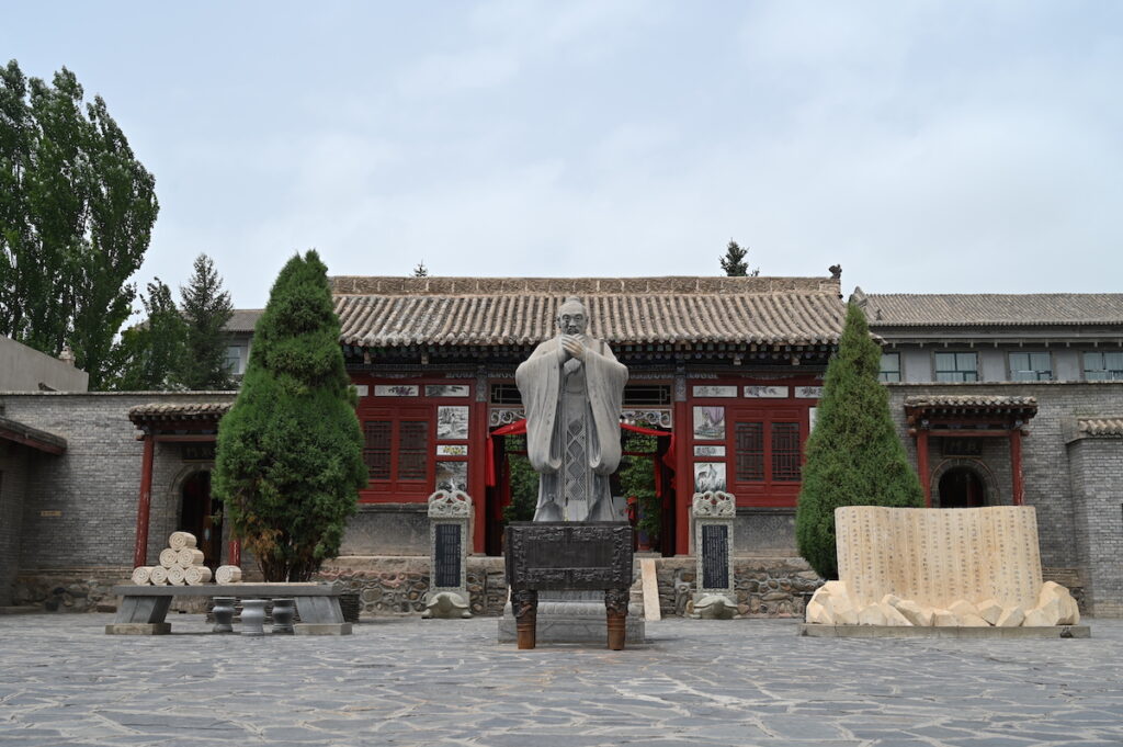 青海省・丹ガ尓（タンガル）古城／西寧塔尓寺／西寧駱駝寺の写真　青海省の明代古城と寺-3