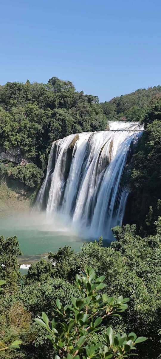 貴州省・黄果樹瀑布／妥楽（トゥオル）村／瑶族の村の写真　カルスト峰の林と古銀杏の村、大瀑布-3