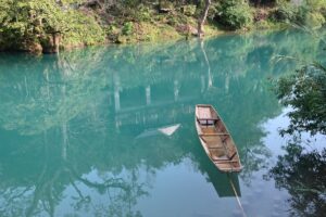 貴州省・茘波（リ－ポ）小七孔／西江千戸苗寨の写真　世界自然遺産の古橋と癒しの峡谷-10