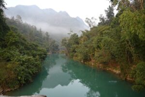 貴州省・茘波（リ－ポ）小七孔／西江千戸苗寨の写真　世界自然遺産の古橋と癒しの峡谷-11