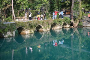 貴州省・茘波（リ－ポ）小七孔／西江千戸苗寨の写真　世界自然遺産の古橋と癒しの峡谷-6