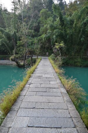 貴州省・茘波（リ－ポ）小七孔／西江千戸苗寨の写真　世界自然遺産の古橋と癒しの峡谷-8