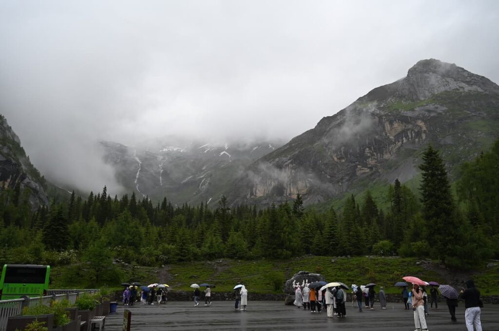 四川省・四姑娘山渓谷、中路蔵寨の写真　四姑娘山（スクニャン山）の渓谷を歩き中路蔵寨を訪ねる-1