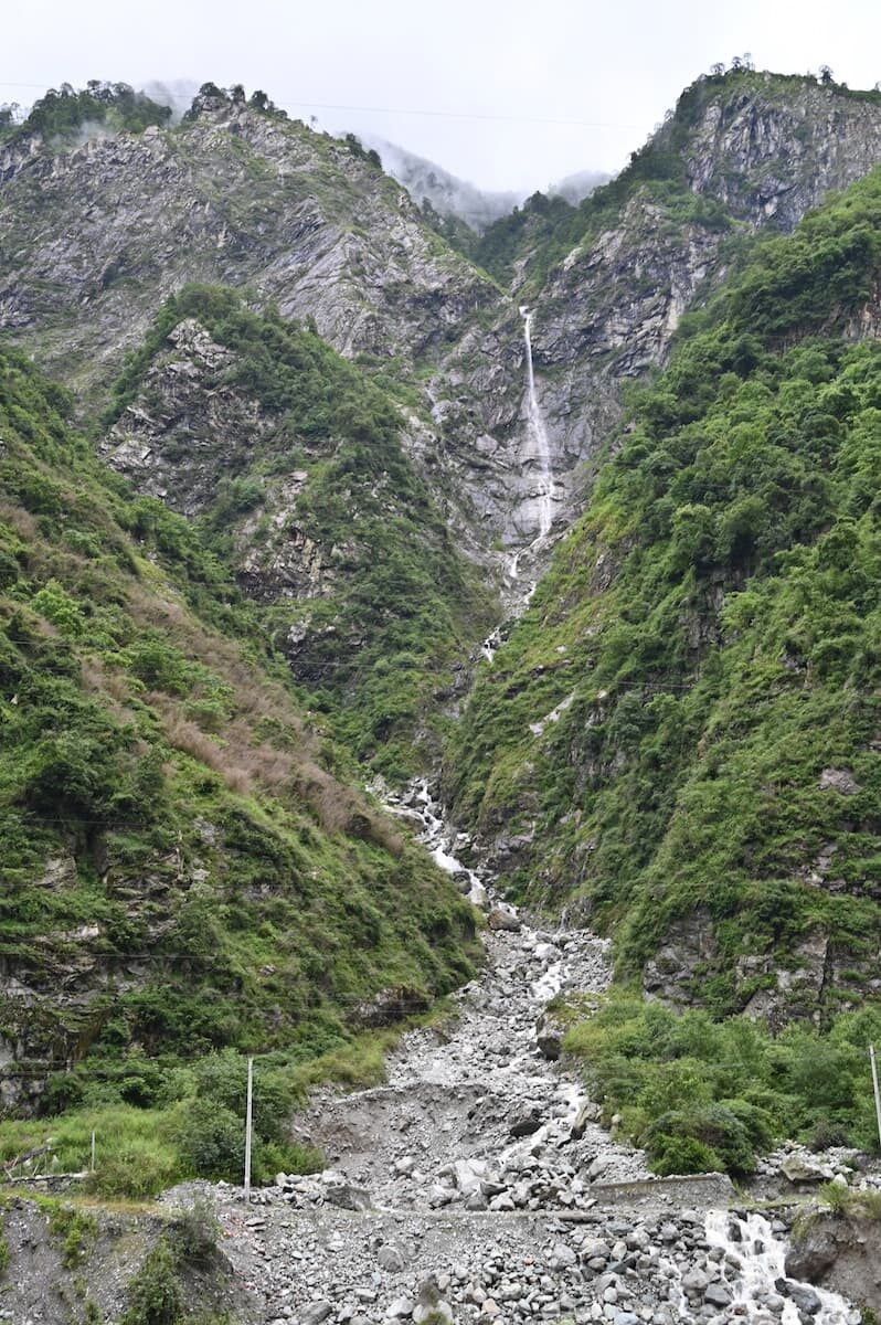 四川省・四姑娘山渓谷、中路蔵寨の写真　四姑娘山（スクニャン山）の渓谷を歩き中路蔵寨を訪ねる-4