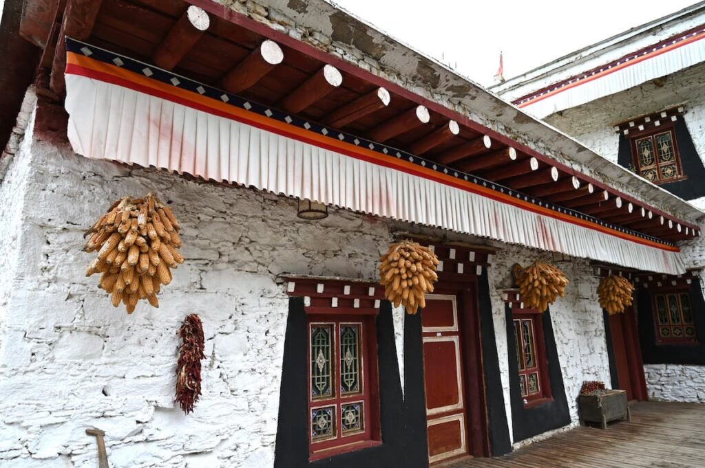 四川省・の写真　四姑娘山（スクニャン山）の渓谷を歩き中路蔵寨を訪ねる10-1