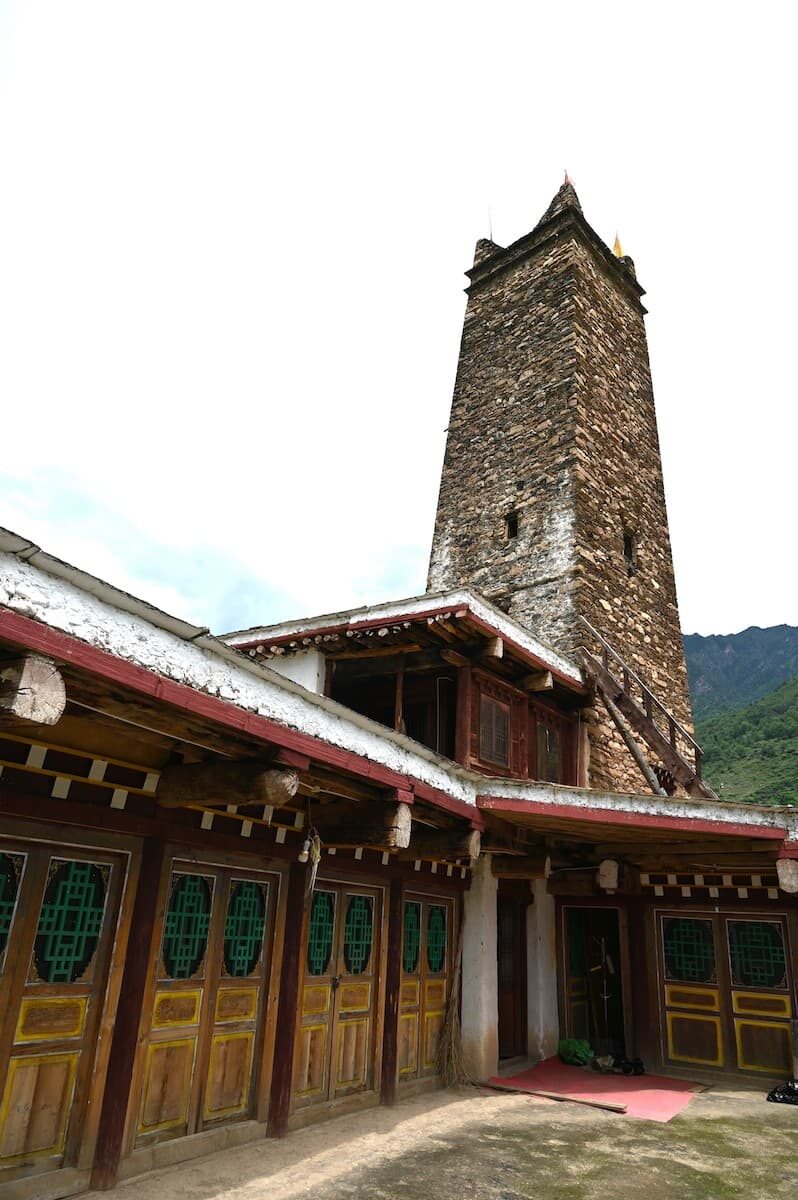 四川省・の写真　四姑娘山（スクニャン山）の渓谷を歩き中路蔵寨を訪ねる10-3