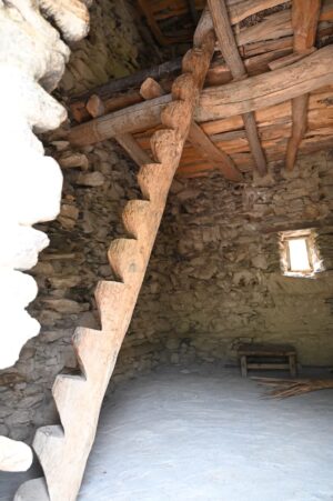 四川省・の写真　四姑娘山（スクニャン山）の渓谷を歩き中路蔵寨を訪ねる10-9