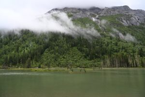 四川省・の写真 四姑娘山(スクニャン山)の渓谷を歩き中路蔵寨を訪ねる2-10