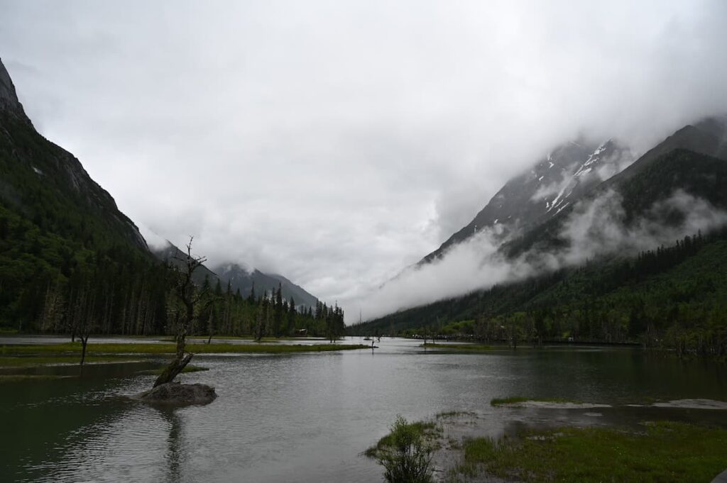 四川省・の写真 四姑娘山(スクニャン山)の渓谷を歩き中路蔵寨を訪ねる2-2