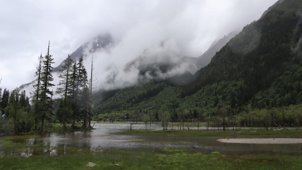 四川省・の写真 四姑娘山(スクニャン山)の渓谷を歩き中路蔵寨を訪ねる2-3