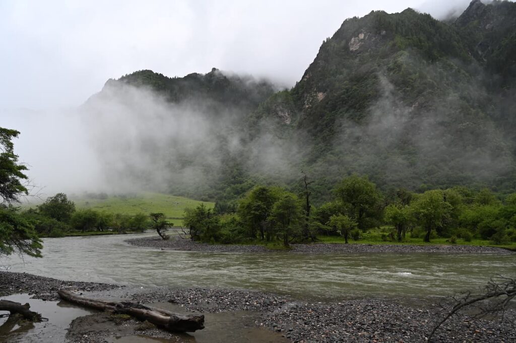 四川省・の写真 四姑娘山(スクニャン山)の渓谷を歩き中路蔵寨を訪ねる3-2