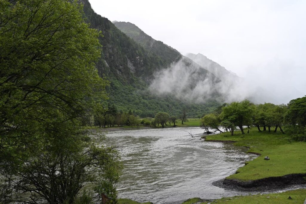 四川省・の写真 四姑娘山(スクニャン山)の渓谷を歩き中路蔵寨を訪ねる3-3