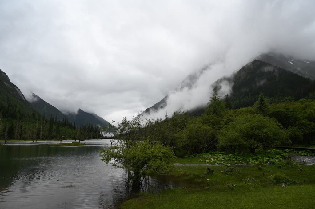 四川省・の写真 四姑娘山(スクニャン山)の渓谷を歩き中路蔵寨を訪ねる3-5