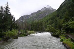 四川省・の写真 四姑娘山(スクニャン山)の渓谷を歩き中路蔵寨を訪ねる3-9