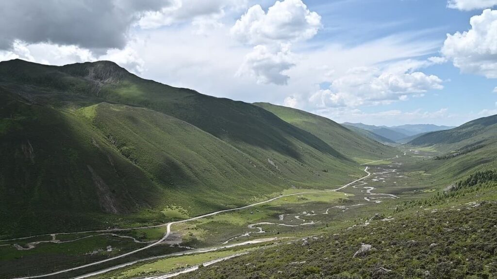 四川省・の写真　甲玉拉措と玉科草原からパンダとお茶の故郷へ2-3