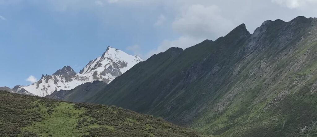 四川省・の写真　甲玉拉措と玉科草原からパンダとお茶の故郷へ2-4