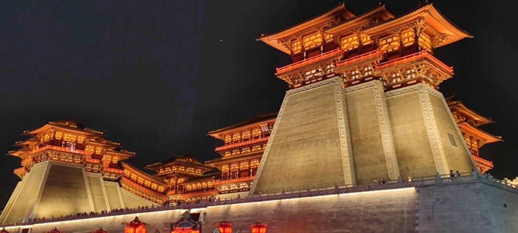 河南省・洛陽、龍門峡の写真　中原の都、洛陽應天門と牡丹-1