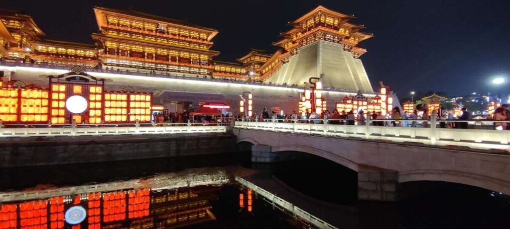 河南省・洛陽、龍門峡の写真　中原の都、洛陽應天門と牡丹-2