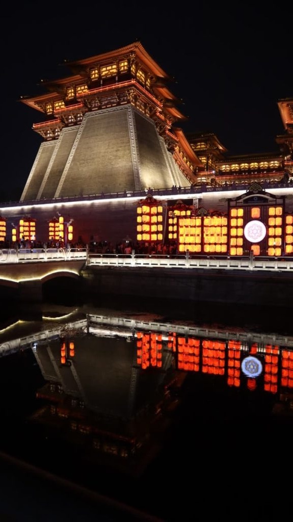 河南省・洛陽、龍門峡の写真　中原の都、洛陽應天門と牡丹-4