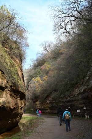 陝西省・甘泉大峡谷／延安の写真　岩と光の夢の回廊-10