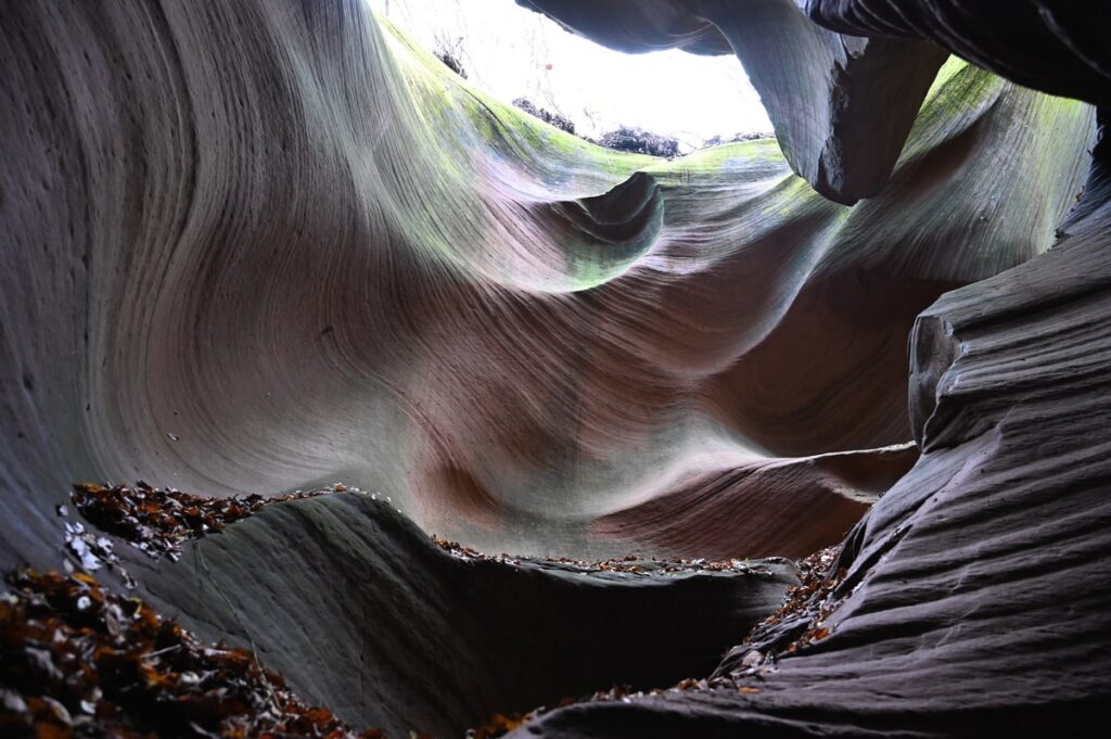 陝西省・甘泉大峡谷／延安の写真　岩と光の夢の回廊-3