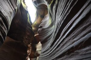 陝西省・甘泉大峡谷／延安の写真　岩と光の夢の回廊-6